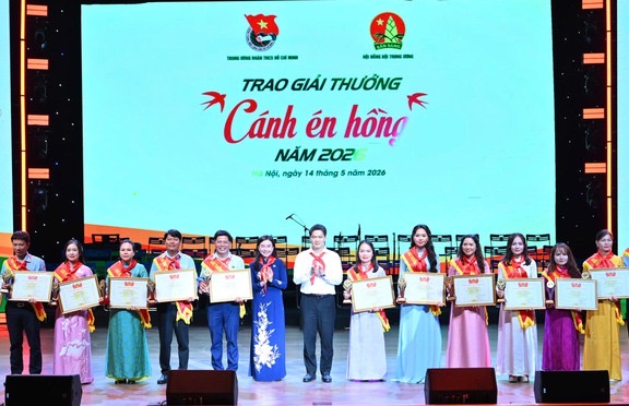 Đội TNTP Hồ Ch&iacute; Minh đ&oacute;n nhận Hu&acirc;n chương Lao động hạng Nhất: 85 năm vững bước tiến v&agrave;o kỷ nguy&ecirc;n mới - Ảnh 4.