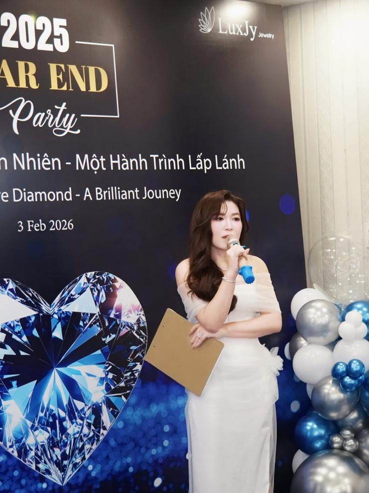 CEO trực tiếp b&aacute;n h&agrave;ng tr&ecirc;n livestream, bảo chứng uy t&iacute;n từ người l&atilde;nh đạo - Ảnh 1.