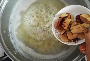 5 m&oacute;n ch&aacute;o vừa ngon miệng, m&aacute;t lạnh lại tốt cho dạ d&agrave;y, bổ kh&iacute; huyết bạn n&ecirc;n nấu cho gia đ&igrave;nh ăn trong m&ugrave;a h&egrave;- Ảnh 5.