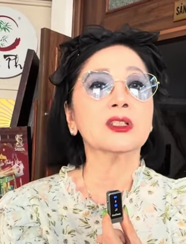 Hoa khôi cải lương Mộng Tuyền đau đớn vì không kịp qua Mỹ làm 1 việc: "Tôi bàng hoàng"- Ảnh 1. Hoa khôi cải lương Mộng Tuyền đau đớn vì không kịp qua Mỹ làm 1 việc: "Tôi bàng hoàng"- Ảnh 1.