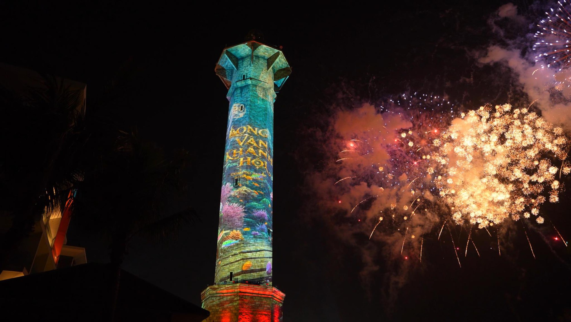 3D Mapping &ldquo;Long V&acirc;n Kh&aacute;nh Hội&rdquo; ra mắt tại VUI-Fest Ha Long, mở m&agrave;n đại tiệc giải tr&iacute; đ&ecirc;m b&ecirc;n vịnh di sản- Ảnh 1.