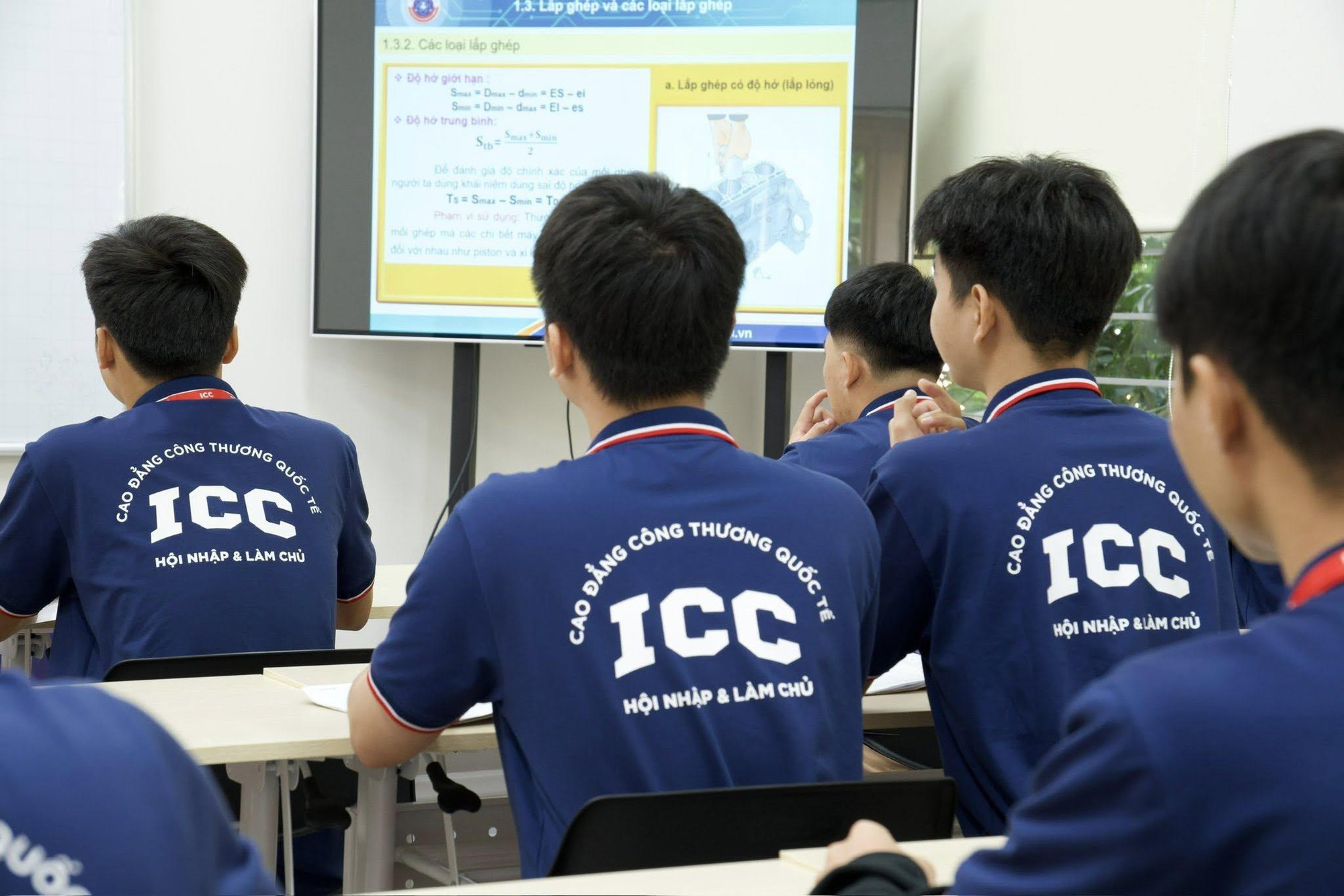 Giữa cơn b&atilde;o AI, c&oacute; một ng&agrave;nh vẫn &ldquo;miễn nhiễm&rdquo; v&agrave; đang thiếu người trầm trọng- Ảnh 3.