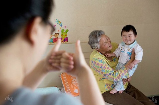 Chi 15 triệu/th&aacute;ng thu&ecirc; gi&uacute;p việc d&ugrave; mẹ chồng rảnh rỗi: Sự l&atilde;ng ph&iacute; xa xỉ hay 