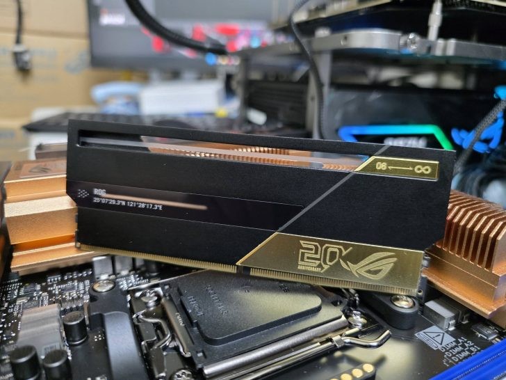 ASUS lần đầu l&agrave;m RAM thương hiệu ROG, mừng 20 năm d&ograve;ng sản phẩm gaming - Ảnh 1.