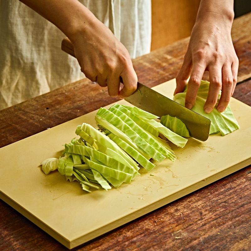 Thời tiết m&ugrave;a h&egrave; nắng n&oacute;ng, chỉ cần 10 ph&uacute;t l&agrave; c&oacute; m&oacute;n ăn với hương vị gi&ograve;n m&aacute;t cực ngon!- Ảnh 2.