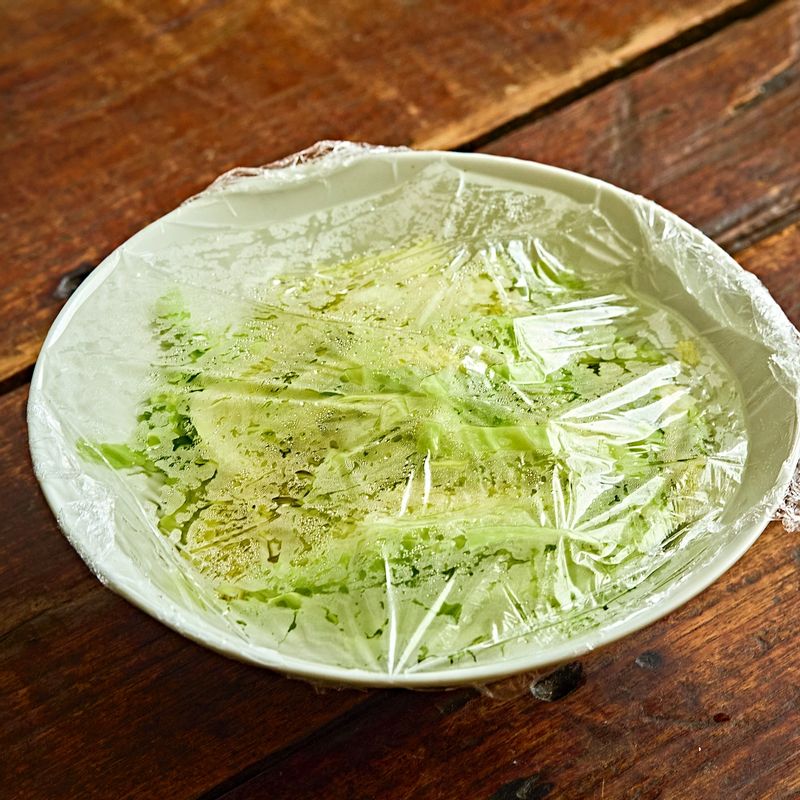 Thời tiết m&ugrave;a h&egrave; nắng n&oacute;ng, chỉ cần 10 ph&uacute;t l&agrave; c&oacute; m&oacute;n ăn với hương vị gi&ograve;n m&aacute;t cực ngon!- Ảnh 4.