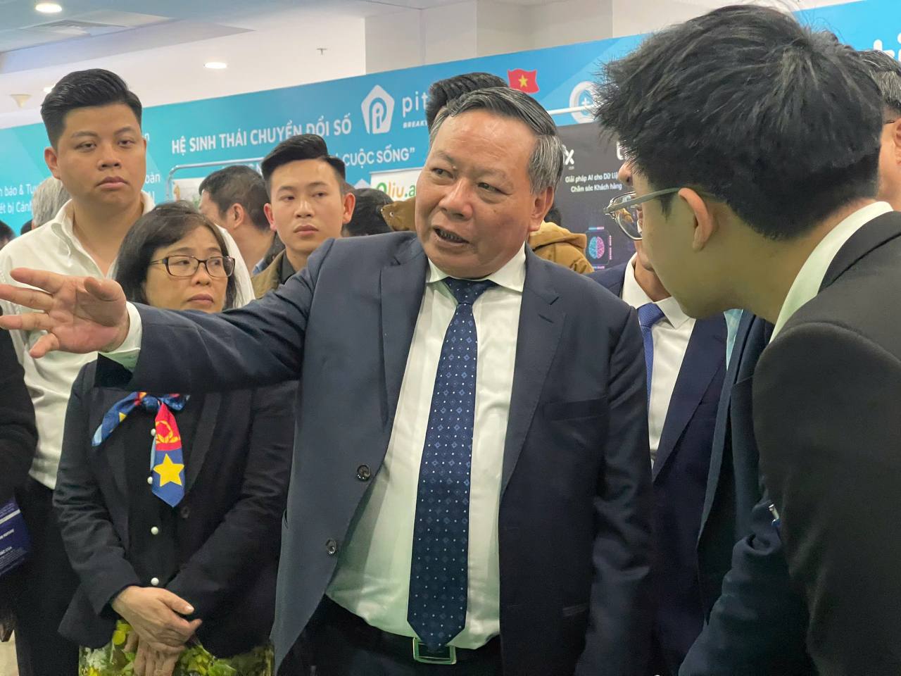 Người l&agrave;m c&ocirc;ng nghệ nh&igrave;n n&ocirc;ng nghiệp: B&agrave;i to&aacute;n hệ thống chưa c&oacute; giải ph&aacute;p - Ảnh 1.