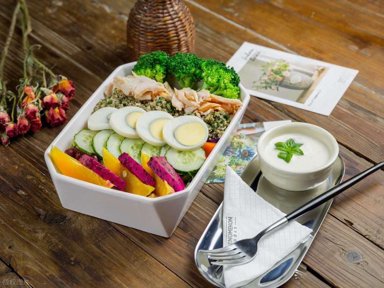 T&ocirc;i d&ugrave;ng "c&ocirc;ng thức vạn năng" cho bữa tối kh&ocirc;ng cần nấu nướng: Chỉ 8 ph&uacute;t để ho&agrave;n th&agrave;nh v&agrave; cực hợp với người muốn giảm c&acirc;n - Ảnh 1.