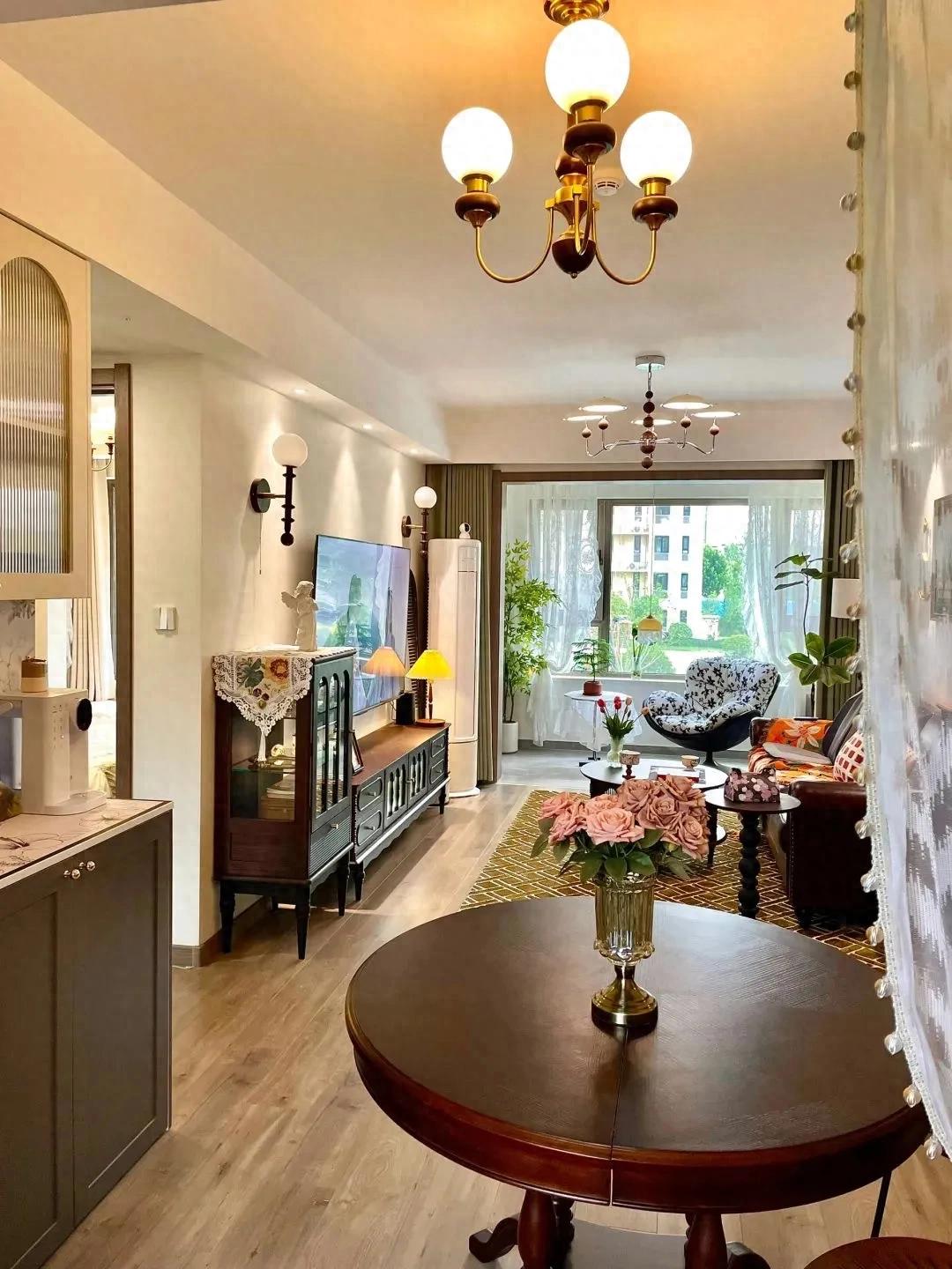 Căn hộ 80m&sup2; được mẹ t&ocirc;i decor như biệt thự ch&acirc;u &Acirc;u: Kh&aacute;ch tới chơi cứ hỏi &ldquo;Nh&agrave; n&agrave;y thật sự ở chung cư sao?&rdquo; - Ảnh 1.