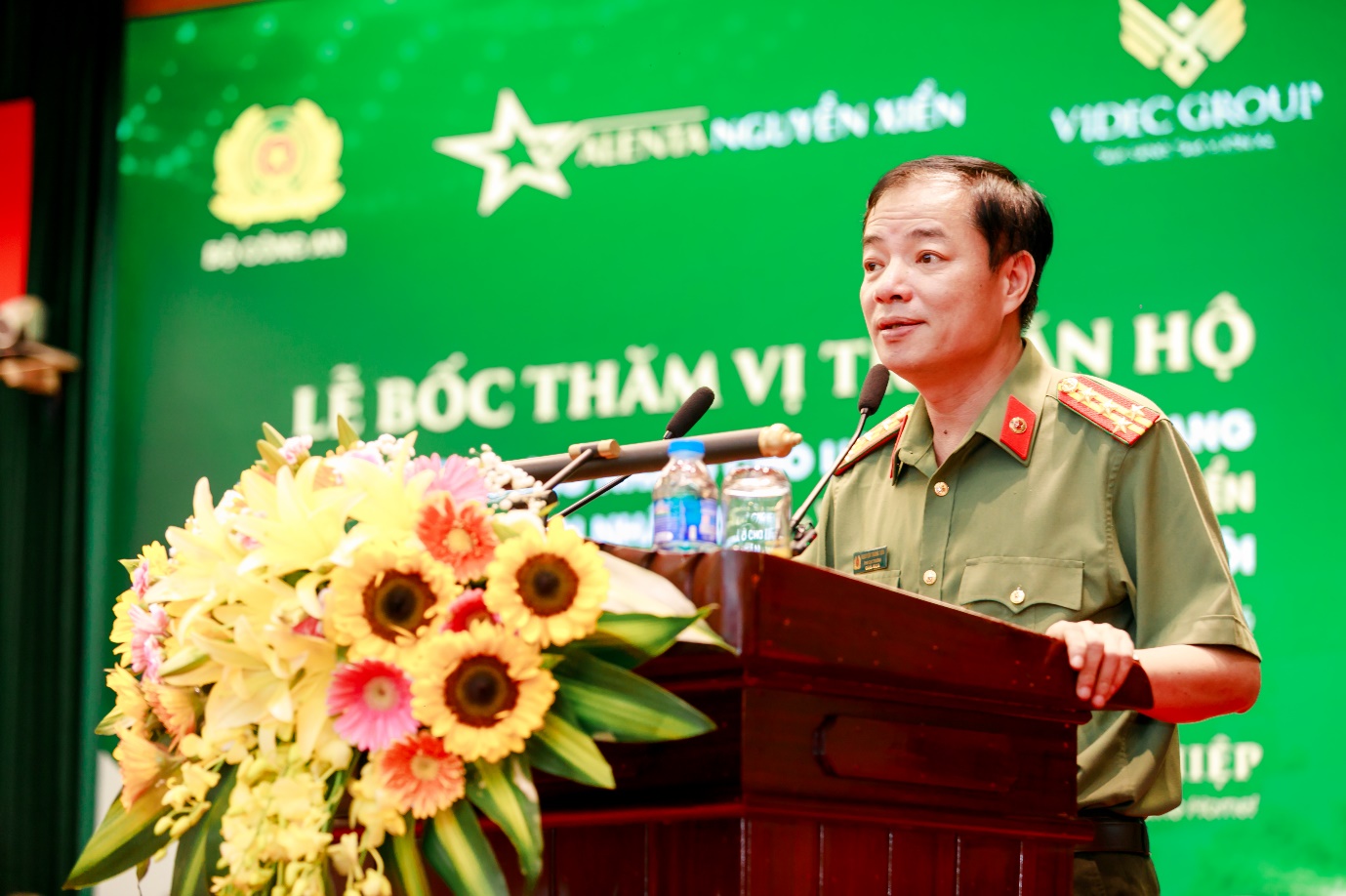 Valenta Nguyễn Xiển tổ chức bốc thăm căn hộ cho chiến sĩ CAND- Ảnh 1.