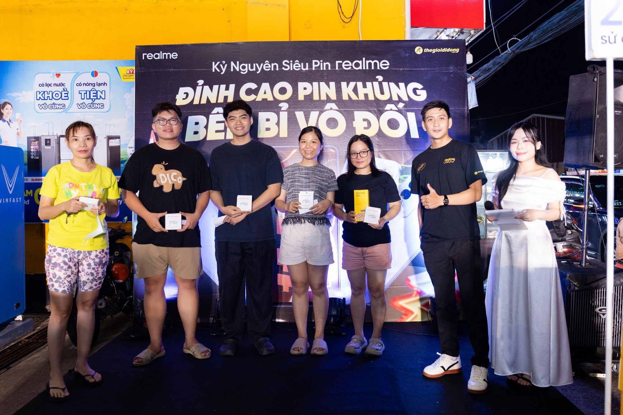 Smartphone pin 5.000mAh đ&atilde; lỗi thời? realme thiết lập "luật chơi" mới với Kỷ nguy&ecirc;n Si&ecirc;u Pin 10.001mAh- Ảnh 1.