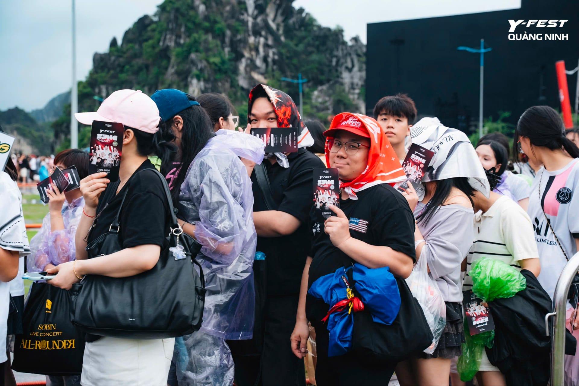 Viettel Y-Fest Quảng Ninh kh&eacute;p lại bằng đ&ecirc;m nhạc b&ugrave;ng nổ, h&agrave;ng chục ngh&igrave;n kh&aacute;n giả ở lại đến ph&uacute;t cuối- Ảnh 1.
