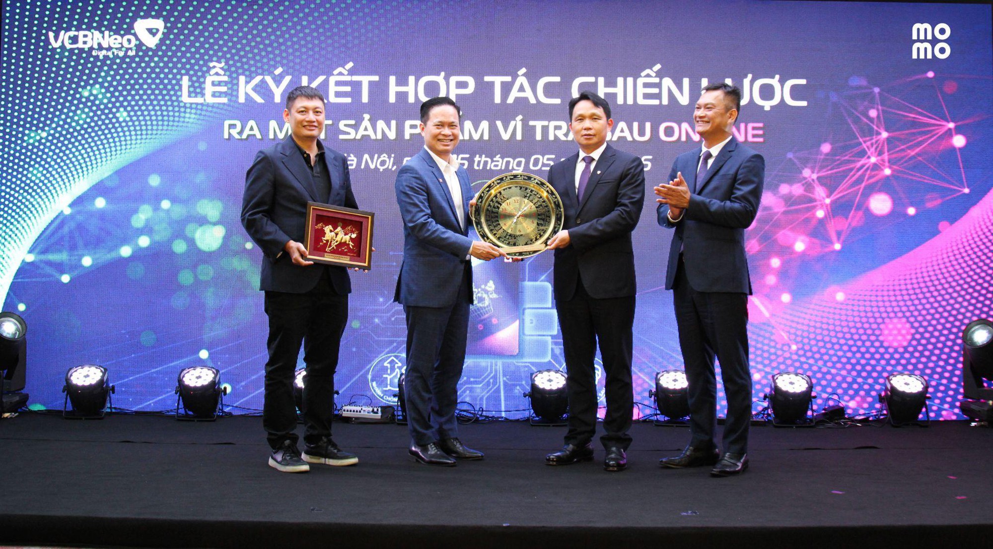 VCBNeo v&agrave; MoMo thiết lập quan hệ đối t&aacute;c chiến lược- Ảnh 2.