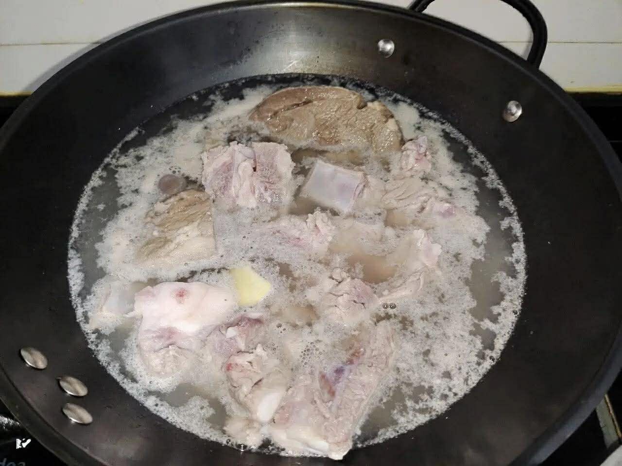 Vẫn l&agrave; m&oacute;n canh c&agrave; chua nhưng nấu theo c&aacute;ch n&agrave;y, vị chua ngọt thanh m&aacute;t ngon bất ngờ, ăn đến đ&acirc;u "thấm" đến đ&oacute;- Ảnh 1.