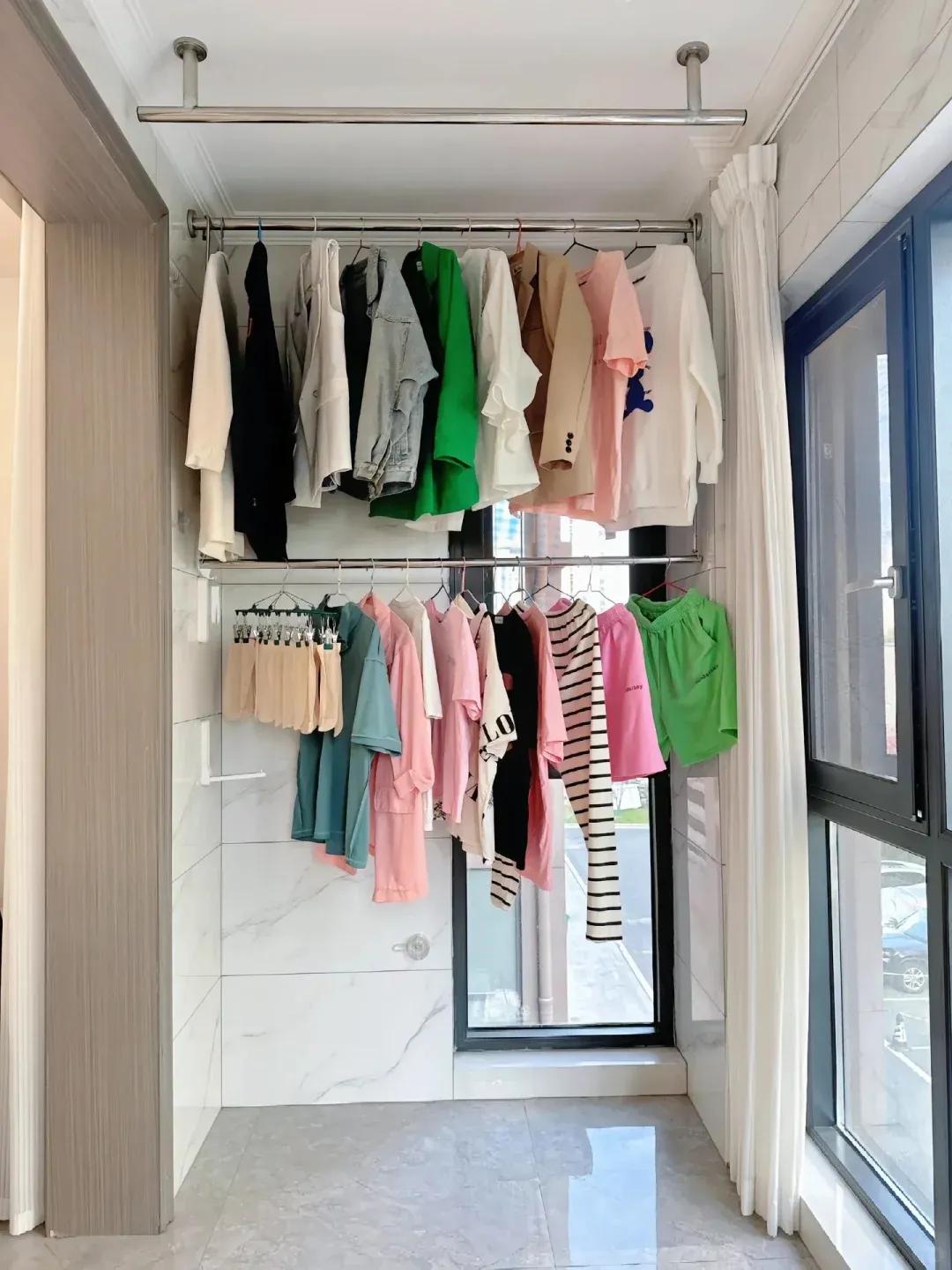 Ban công đẹp mấy cũng “toang” nếu phơi đồ kiểu cũ: Nhiều gia đình đang âm thầm đổi sang cách này vì quá gọn và đỡ quê- Ảnh 2. Ban công đẹp mấy cũng “toang” nếu phơi đồ kiểu cũ: Nhiều gia đình đang âm thầm đổi sang cách này vì quá gọn và đỡ quê- Ảnh 2.