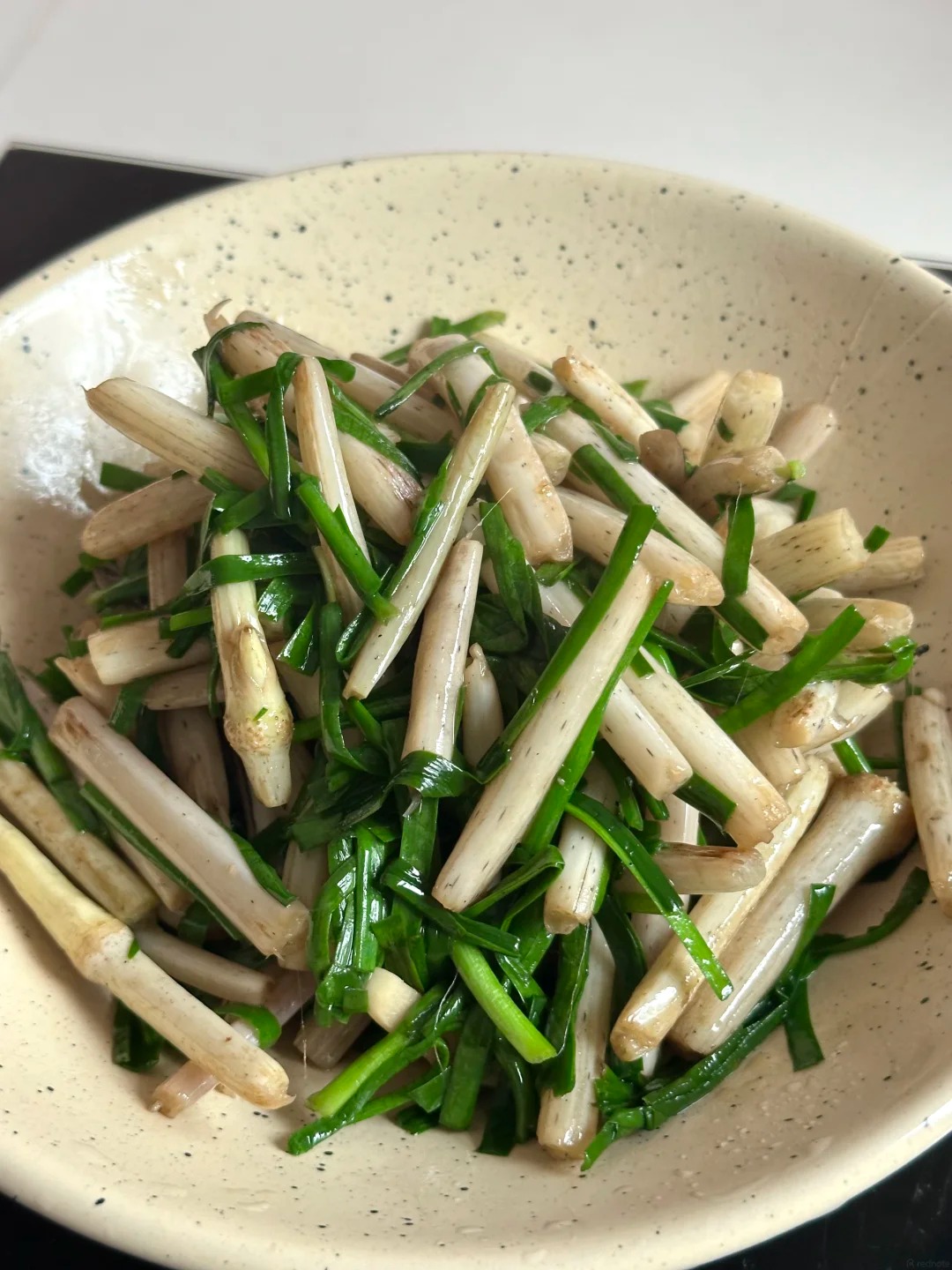 Đi chợ thấy loại rau n&agrave;y nhất định phải mua: X&agrave;o với hẹ 5 ph&uacute;t ra m&oacute;n ngon "tốn cơm", người s&agrave;nh ăn mới biết - Ảnh 6.