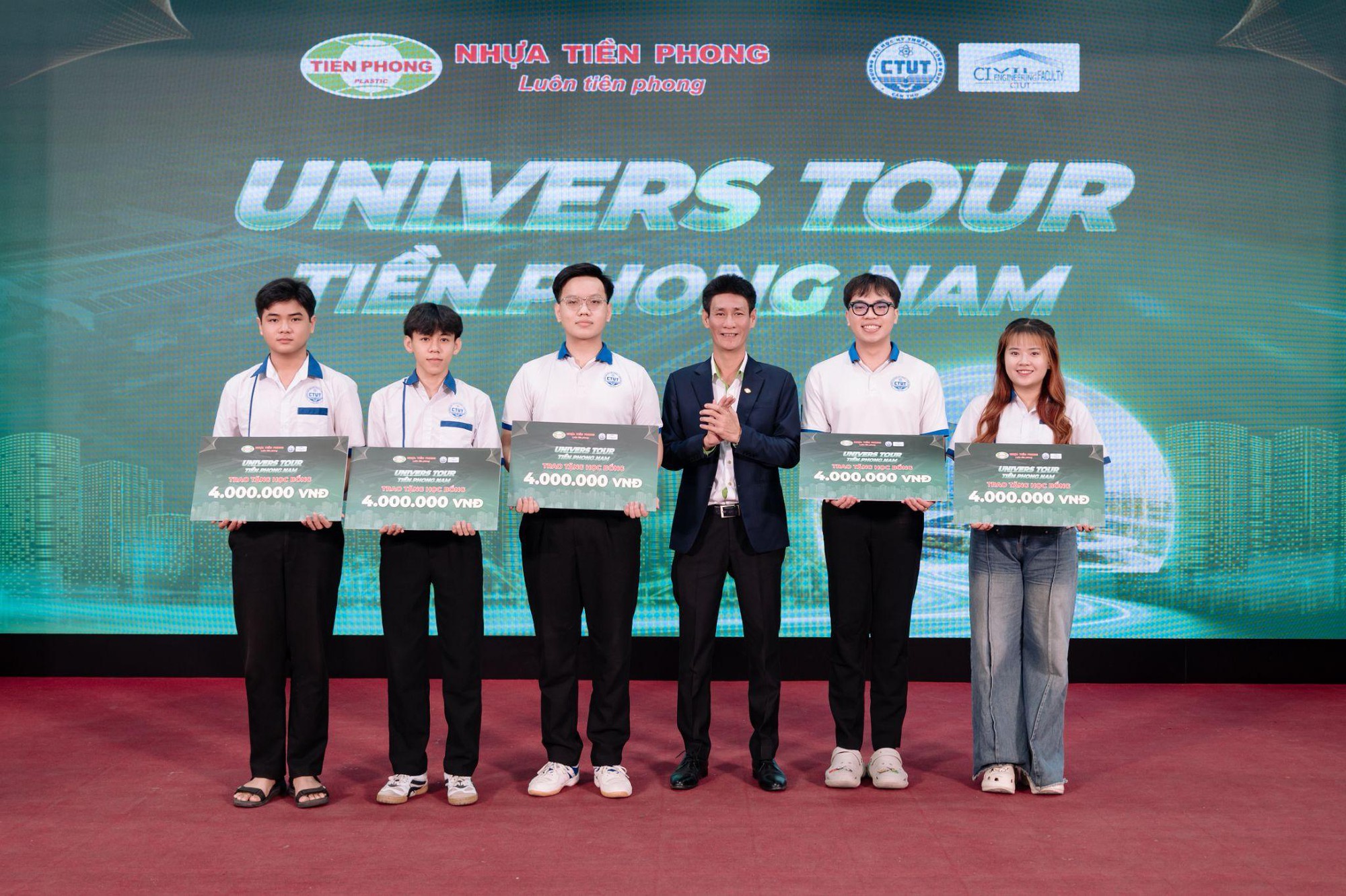 Univers Tour Tiền Phong Nam kết nối sinh vi&ecirc;n Cần Thơ với xu hướng vật liệu xanh- Ảnh 4.
