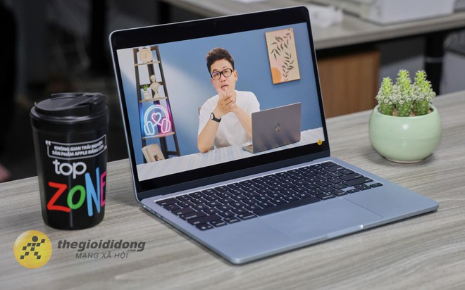 M&agrave;n h&igrave;nh iPad Pro qu&aacute; đẹp khiến MacBook Air trở n&ecirc;n mờ nhạt?- Ảnh 1.