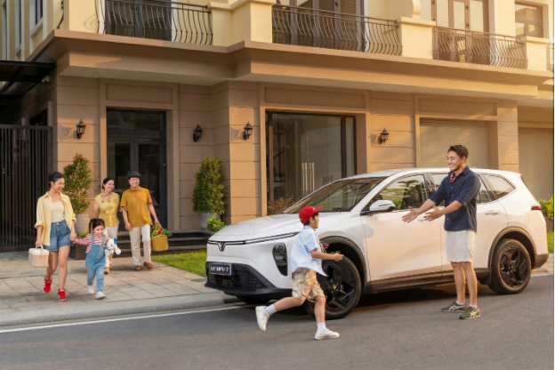 "Chốt" VinFast VF MPV 7 để đi lại h&agrave;ng ng&agrave;y cho gia đ&igrave;nh, chủ xe h&agrave;i l&ograve;ng v&igrave; qu&aacute; thực dụng v&agrave; tiết kiệm- Ảnh 2.