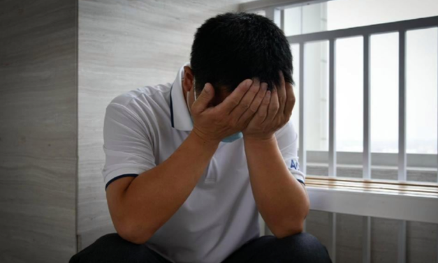 10 năm kh&ocirc;ng giữ lại một đồng lương, đến l&uacute;c bố nằm viện cần tiền gấp th&igrave; vợ nh&igrave;n t&ocirc;i thản nhi&ecirc;n: "Anh tự lo đi"- Ảnh 1.