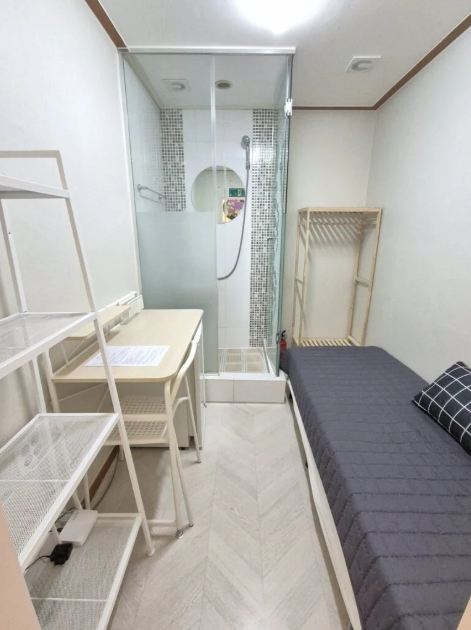 16m2 &ldquo;giam cầm&rdquo; một thế hệ: Kh&ocirc;ng mơ mua nh&agrave;, chỉ ước thu&ecirc; được căn ph&ograve;ng tử tế m&agrave; cũng kh&oacute;- Ảnh 1.