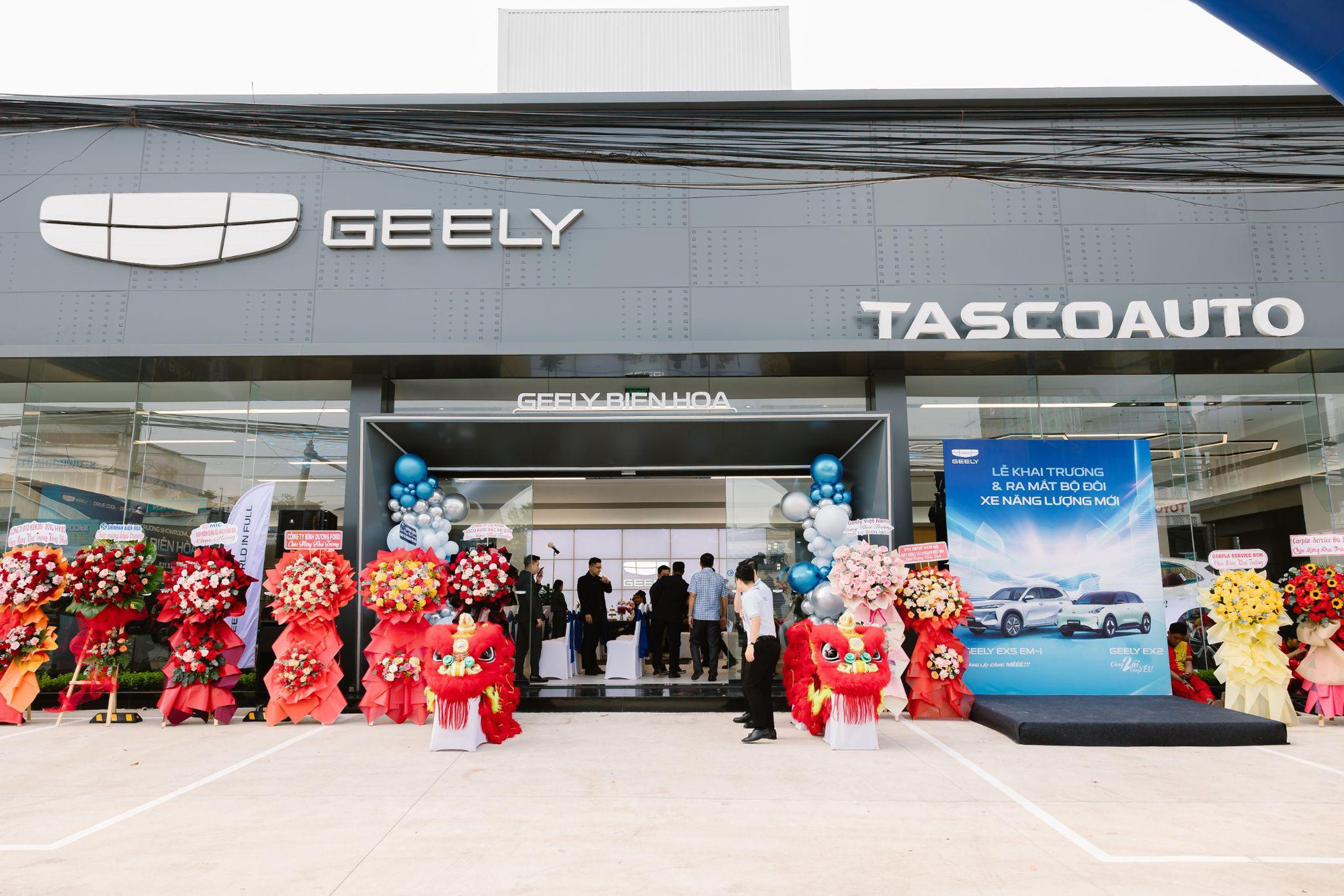 Geely Việt Nam th&aacute;ng 5: Khai trương showroom mới, ch&iacute;nh thức nhận cọc Coolray v&agrave; Okavango - Ảnh 1.