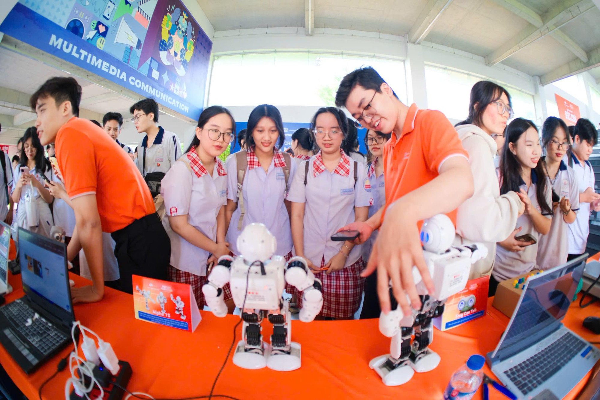 Trường Đại học FPT mở chuy&ecirc;n ng&agrave;nh Robot v&agrave; Tr&iacute; tuệ nh&acirc;n tạo: Đ&oacute;n đầu cuộc đua UAV v&agrave; Robot h&igrave;nh người- Ảnh 1.