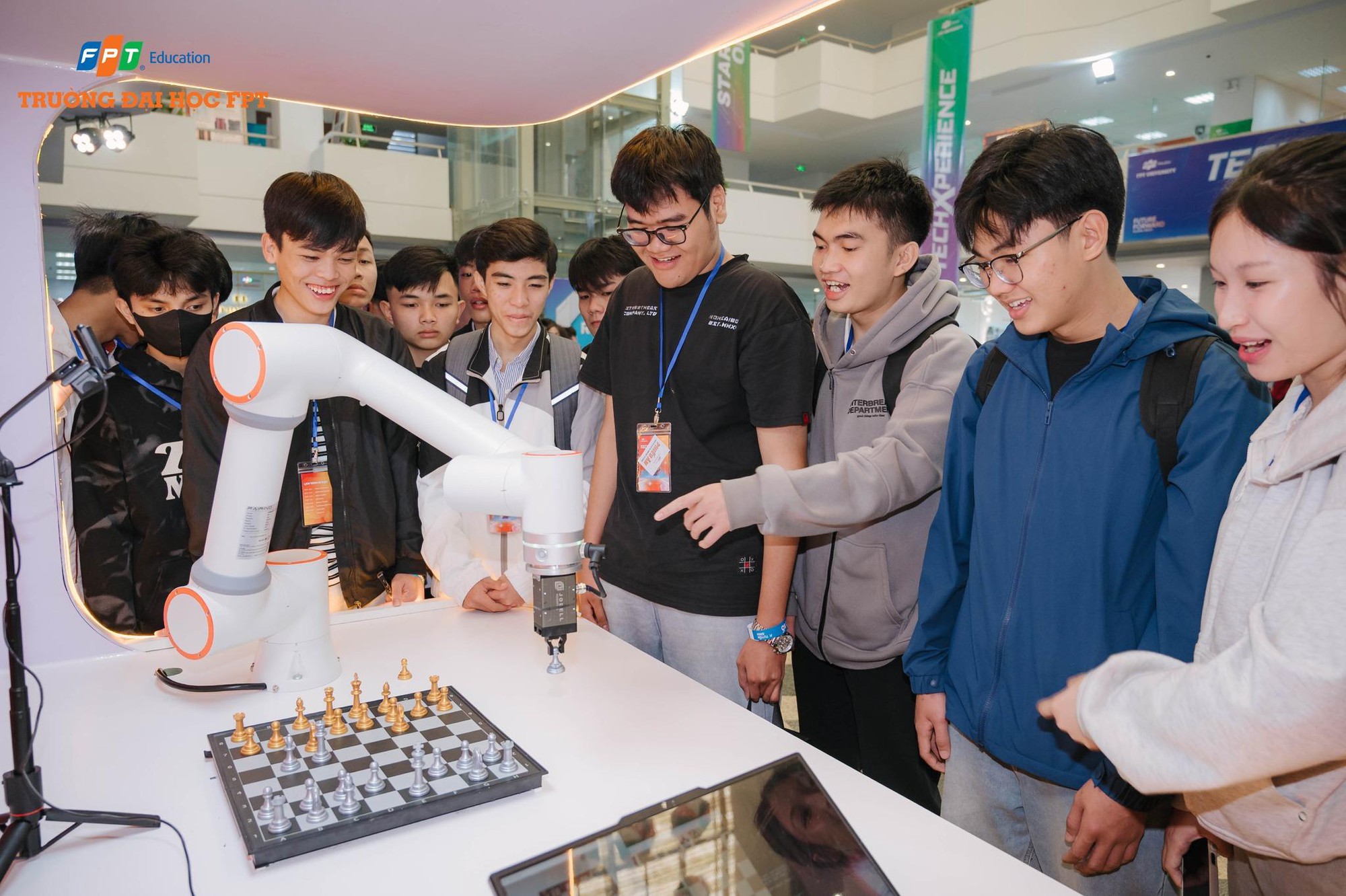 Trường Đại học FPT mở chuy&ecirc;n ng&agrave;nh Robot v&agrave; Tr&iacute; tuệ nh&acirc;n tạo: Đ&oacute;n đầu cuộc đua UAV v&agrave; Robot h&igrave;nh người- Ảnh 2.