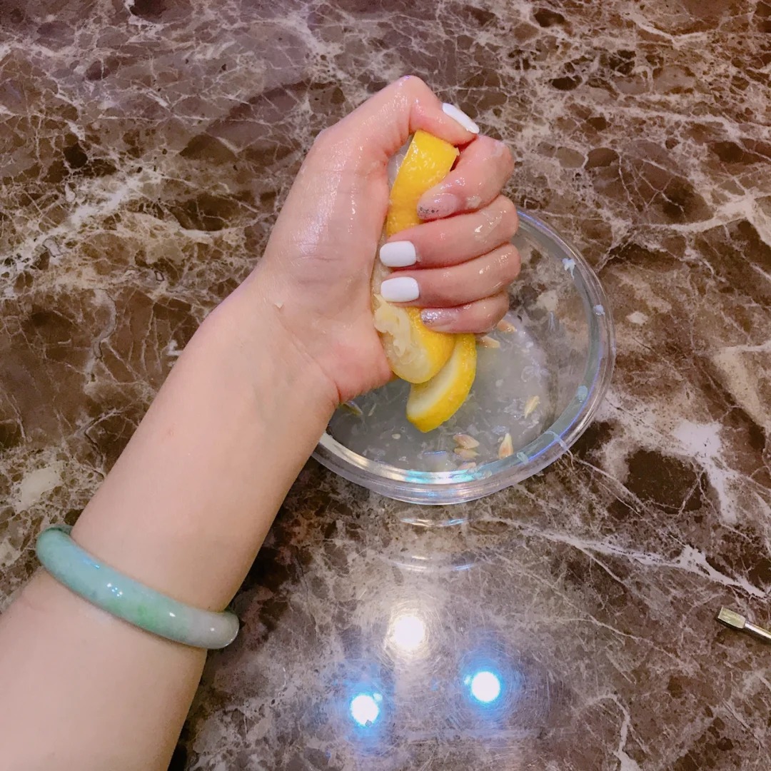 Từ thứ hay bị mốc trong tủ lạnh, chanh giờ trở thành “trợ thủ” số 1 trong căn bếp của tôi: 15 công dụng vừa sạch nhà vừa đỡ tốn tiền - Ảnh 3.