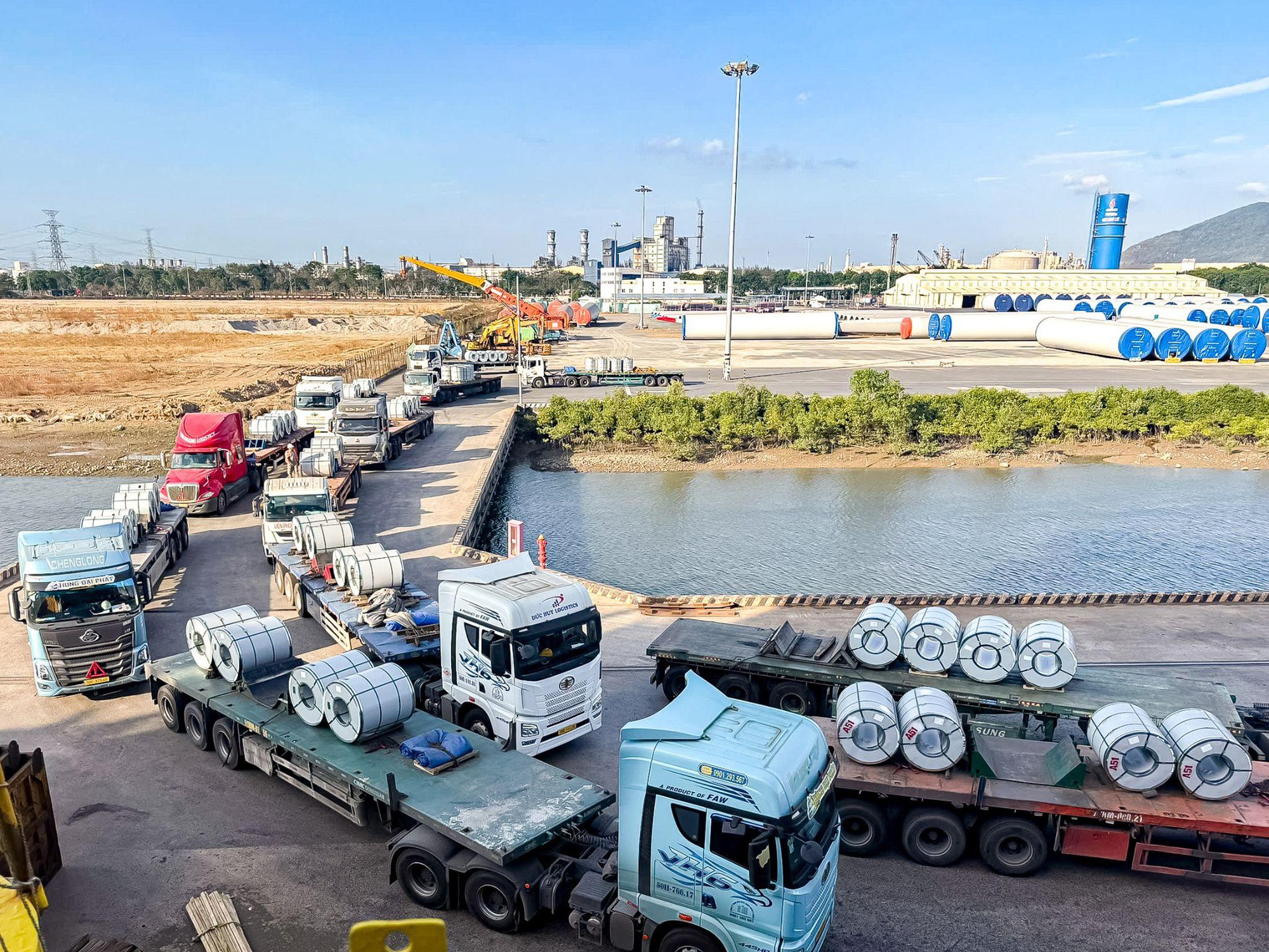 T&ocirc;n Ph&uacute; Mỹ xuất khẩu 27.000 tấn t&ocirc;n th&agrave;nh phẩm sang Brazil qua Cảng Quốc tế Thị Vải - Ảnh 4.