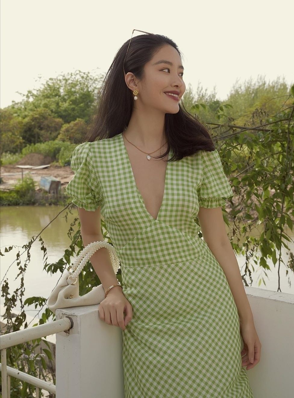 Từ áo chấm bi đến son đỏ: Style Hồng Kông thập niên 90 vẫn khiến phái đẹp mê mệt, Ngô Thanh Vân cũng không thể cưỡng lại - Ảnh 17.