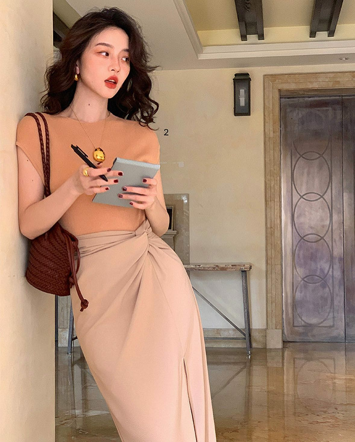 Từ áo chấm bi đến son đỏ: Style Hồng Kông thập niên 90 vẫn khiến phái đẹp mê mệt, Ngô Thanh Vân cũng không thể cưỡng lại - Ảnh 22.