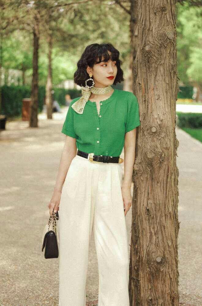Từ áo chấm bi đến son đỏ: Style Hồng Kông thập niên 90 vẫn khiến phái đẹp mê mệt, Ngô Thanh Vân cũng không thể cưỡng lại - Ảnh 11.