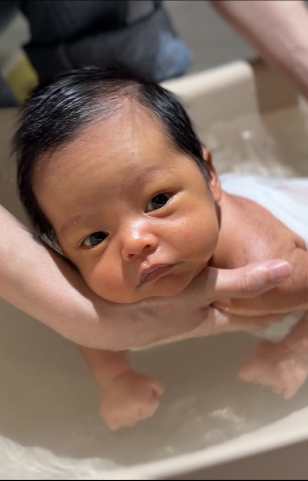 Linda Ng&ocirc; l&agrave;m mẹ bỉm vẫn sang chảnh hết nấc, nh&igrave;n Phong Đạt chăm con mới hiểu v&igrave; sao c&ocirc; hồi phục nhanh đến vậy- Ảnh 10.