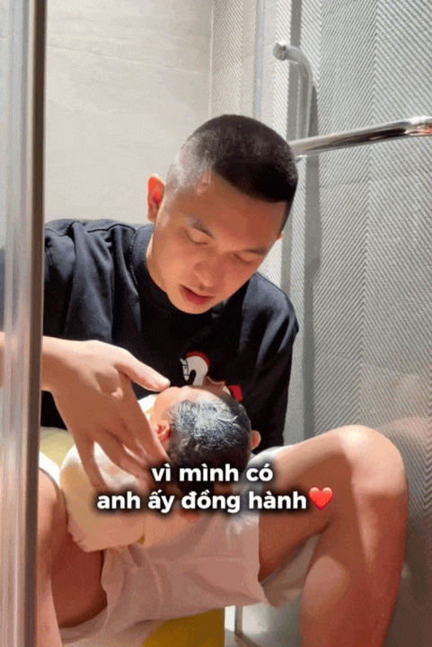 Linda Ng&ocirc; l&agrave;m mẹ bỉm vẫn sang chảnh hết nấc, nh&igrave;n Phong Đạt chăm con mới hiểu v&igrave; sao c&ocirc; hồi phục nhanh đến vậy- Ảnh 8.