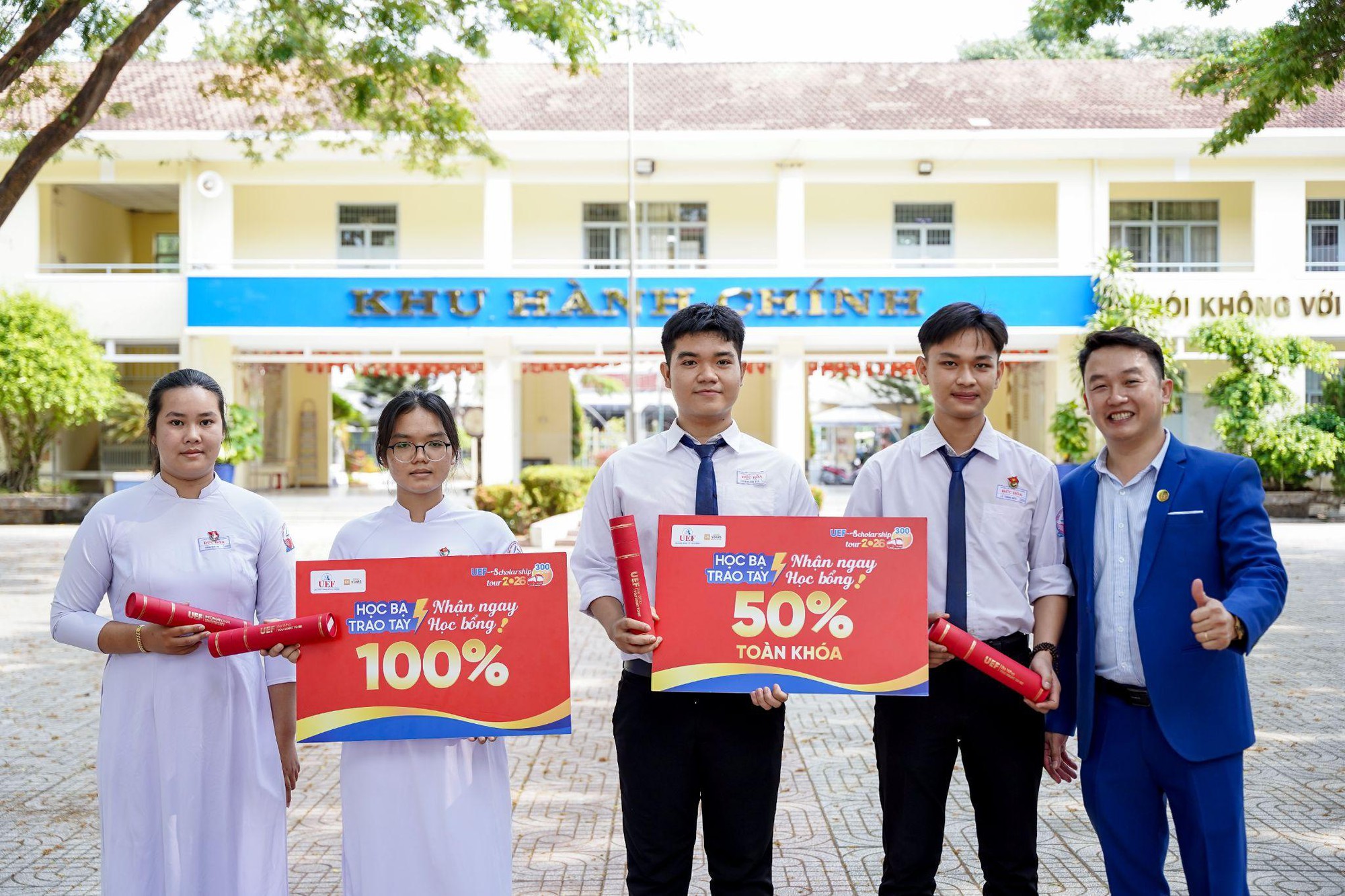 H&agrave;nh tr&igrave;nh UEF đến 300 trường THPT, tặng 2.000 suất học bổng cho th&iacute; sinh- Ảnh 1.
