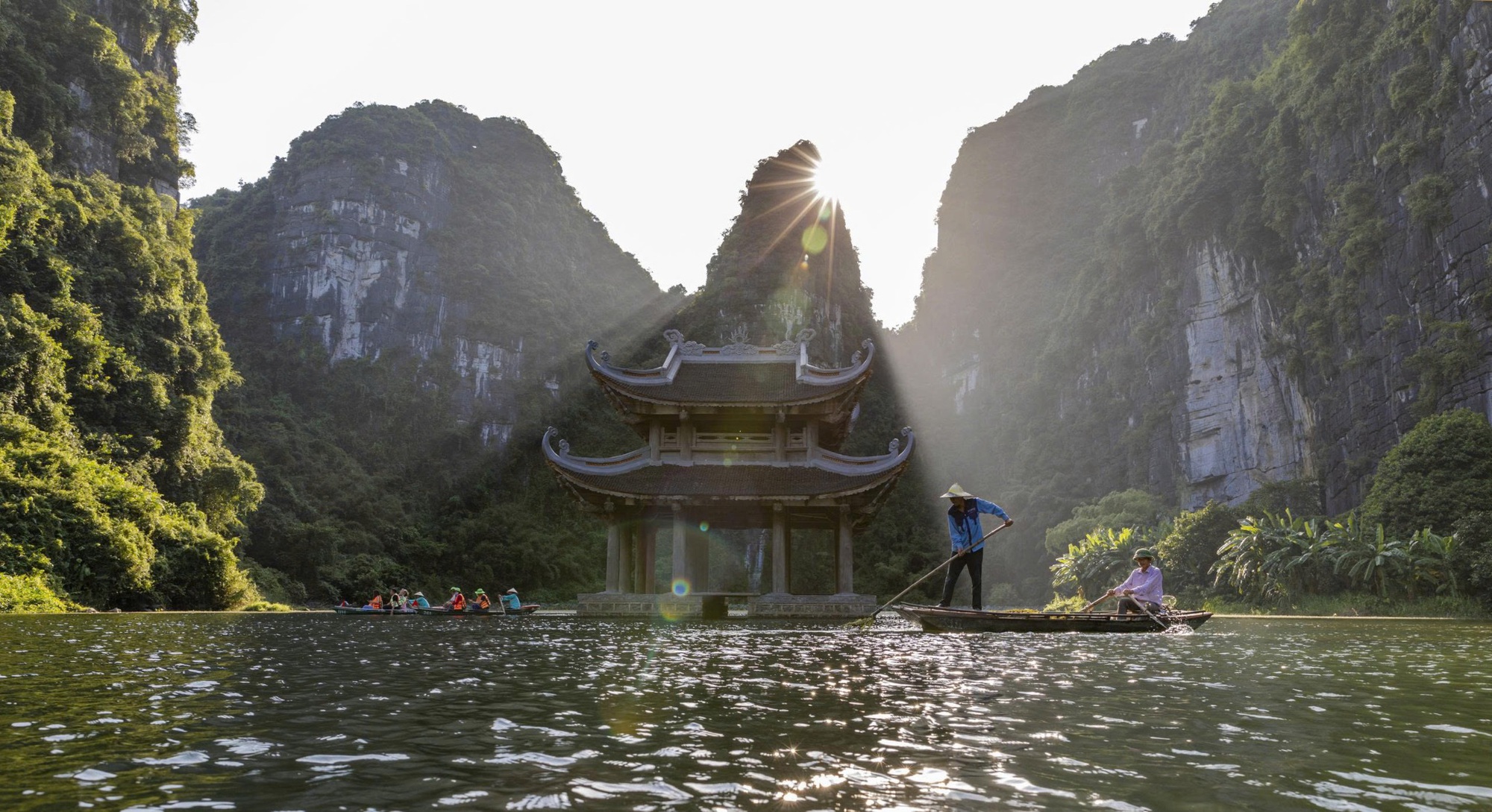 Check-in m&ugrave;a v&agrave;ng Tam Cốc, xem ph&aacute;o hoa v&agrave; &ldquo;quẩy&rdquo; hết m&igrave;nh tại Ninh B&igrave;nh h&egrave; n&agrave;y - Ảnh 3.