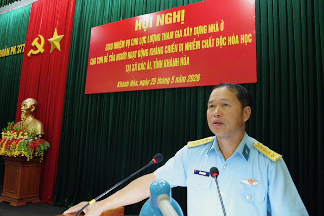 Sư đo&agrave;n 377 triển khai lực lượng x&oacute;a nh&agrave; tạm, nh&agrave; dột n&aacute;t tại x&atilde; B&aacute;c &Aacute;i - Ảnh 1.
