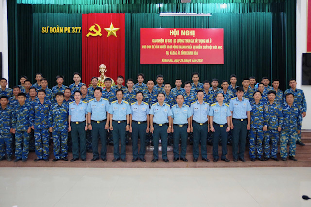Sư đo&agrave;n 377 triển khai lực lượng x&oacute;a nh&agrave; tạm, nh&agrave; dột n&aacute;t tại x&atilde; B&aacute;c &Aacute;i - Ảnh 3.