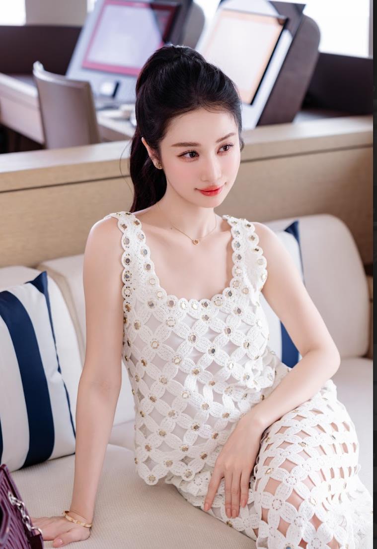 Maje c&ugrave;ng d&agrave;n IT girl đ&oacute;n Xu&acirc;n - H&egrave; 2026 tr&ecirc;n du thuyền- Ảnh 5.