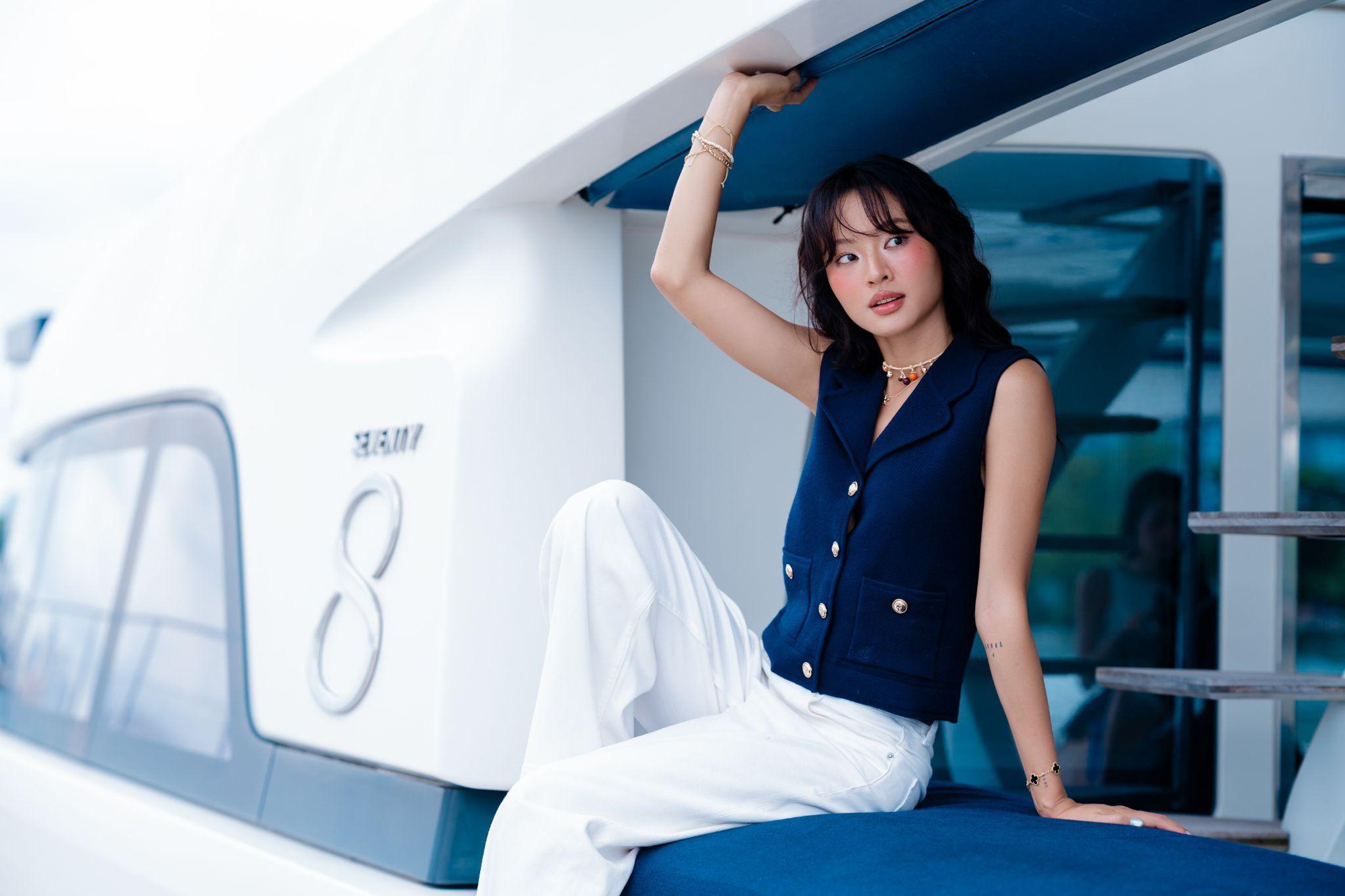Maje c&ugrave;ng d&agrave;n IT girl đ&oacute;n Xu&acirc;n - H&egrave; 2026 tr&ecirc;n du thuyền- Ảnh 6.
