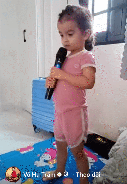 Con g&aacute;i V&otilde; Hạ Tr&acirc;m g&acirc;y sốt với giọng h&aacute;t &ldquo;tone đọt dừa&rdquo;: Giao diện giống hệt ba nhưng "m&aacute;u nghệ sĩ" chuẩn gen mẹ - Ảnh 3.