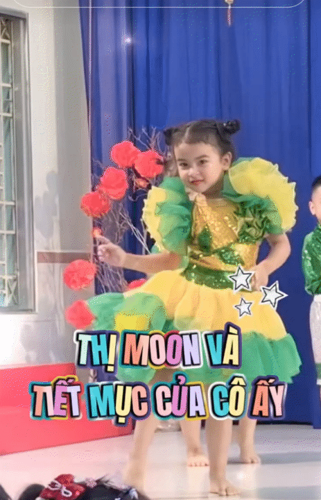 Con g&aacute;i V&otilde; Hạ Tr&acirc;m g&acirc;y sốt với giọng h&aacute;t &ldquo;tone đọt dừa&rdquo;: Giao diện giống hệt ba nhưng "m&aacute;u nghệ sĩ" chuẩn gen mẹ - Ảnh 6.