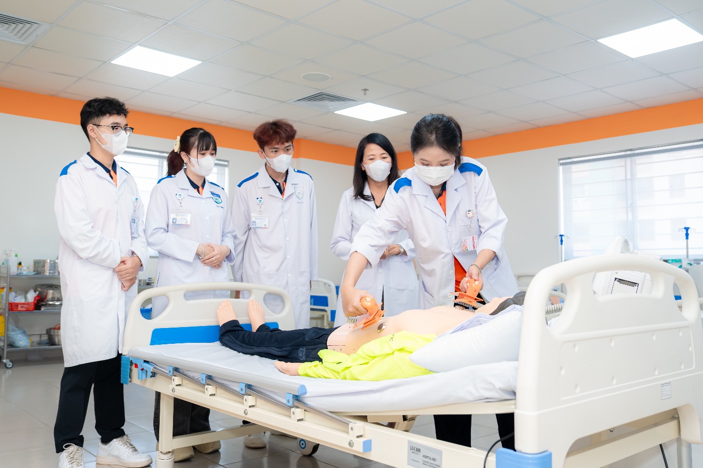 HUTECH ch&iacute;nh thức tuyển sinh ng&agrave;nh Y khoa, trao học bổng 30% cho th&iacute; sinh to&agrave;n quốc - Ảnh 2.