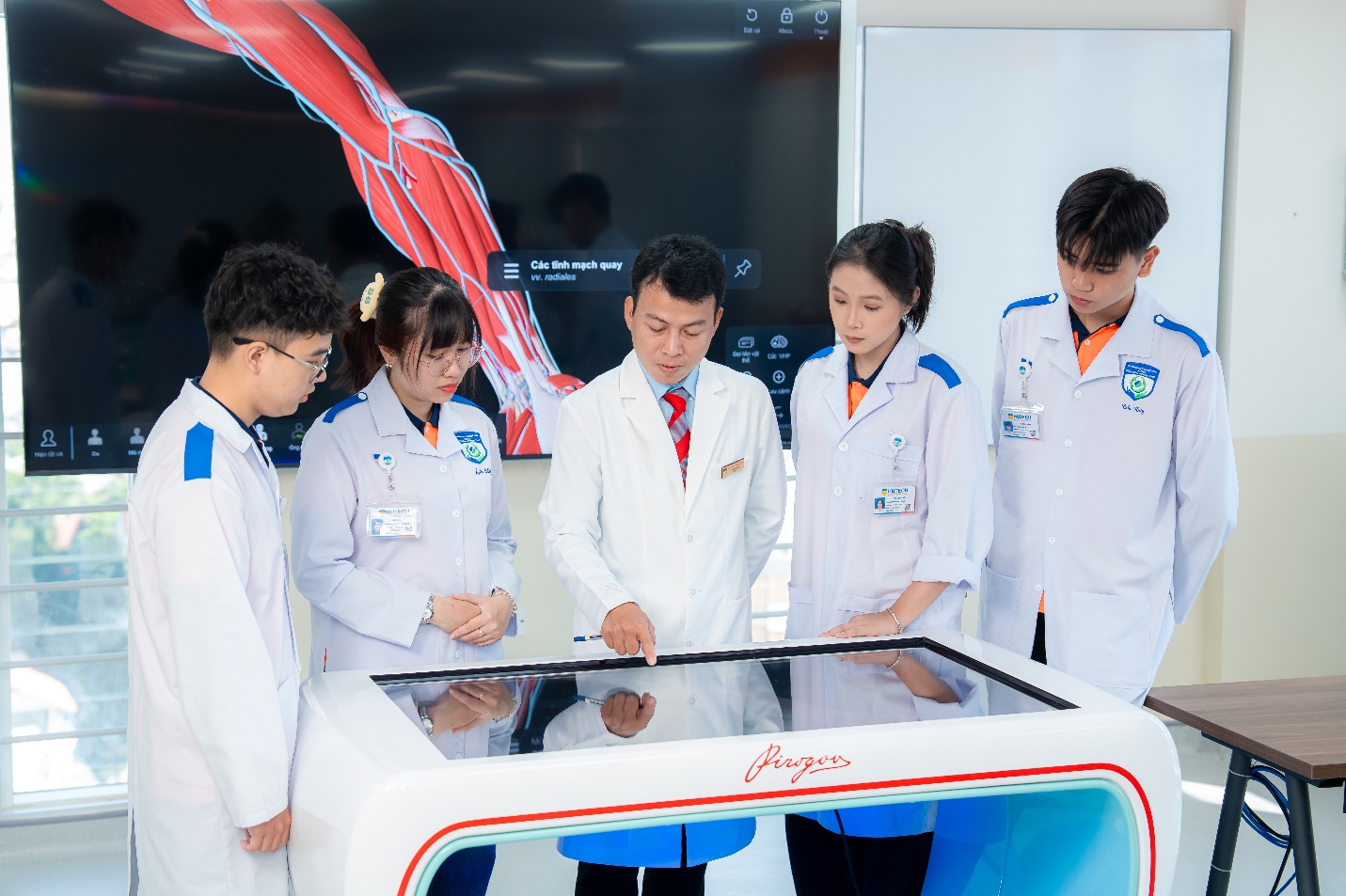 HUTECH ch&iacute;nh thức tuyển sinh ng&agrave;nh Y khoa, trao học bổng 30% cho th&iacute; sinh to&agrave;n quốc - Ảnh 3.