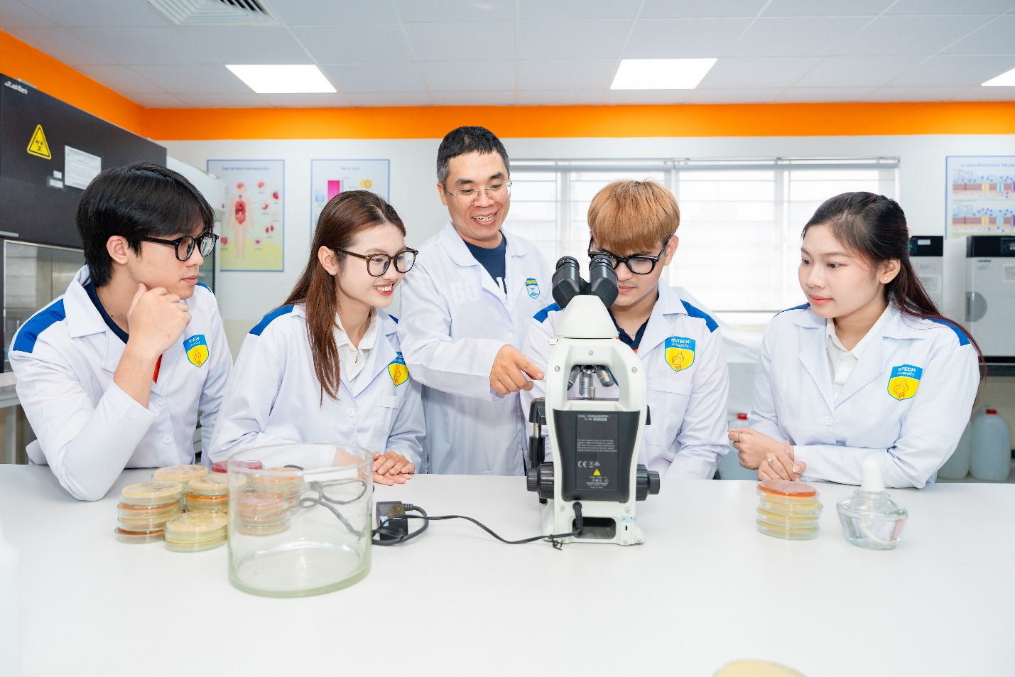 HUTECH ch&iacute;nh thức tuyển sinh ng&agrave;nh Y khoa, trao học bổng 30% cho th&iacute; sinh to&agrave;n quốc - Ảnh 5.