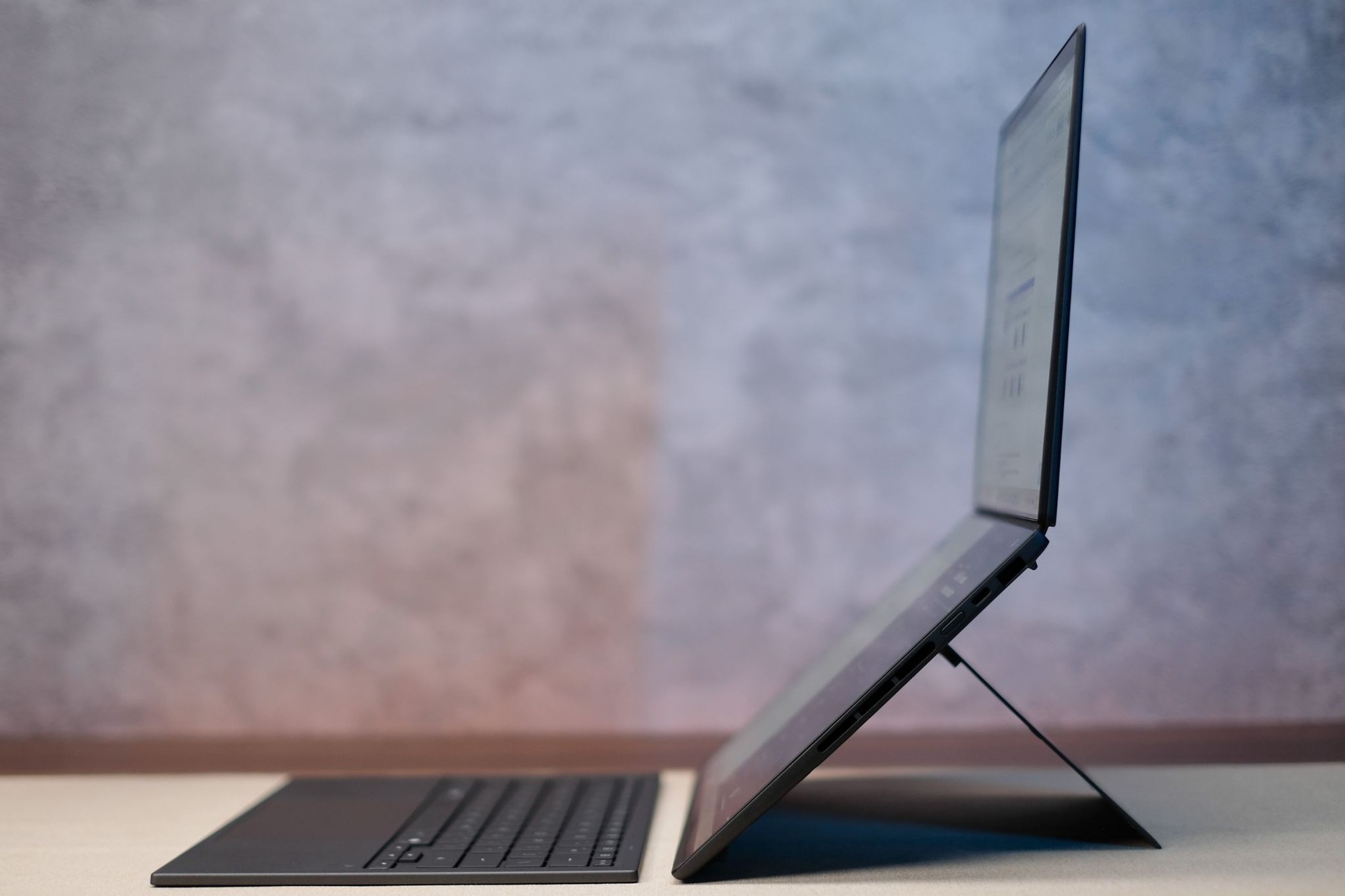 Laptop hai m&agrave;n h&igrave;nh thay đổi c&aacute;ch t&ocirc;i l&agrave;m việc như thế n&agrave;o?- Ảnh 1.