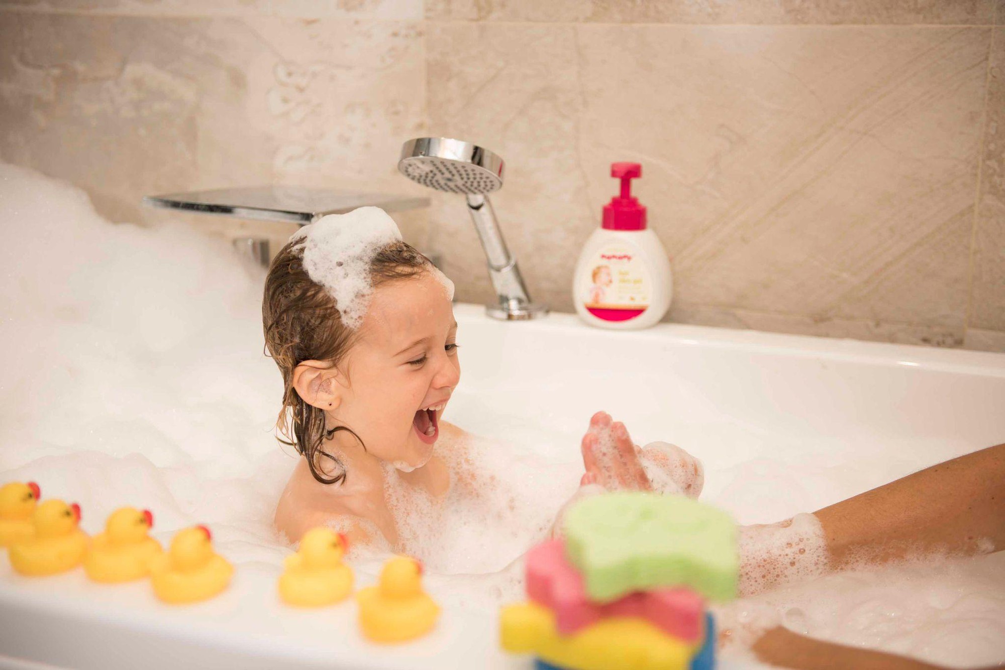 Mua đồ cho b&eacute;: Điều quan trọng nằm ở mặt sau bao b&igrave;- Ảnh 3.