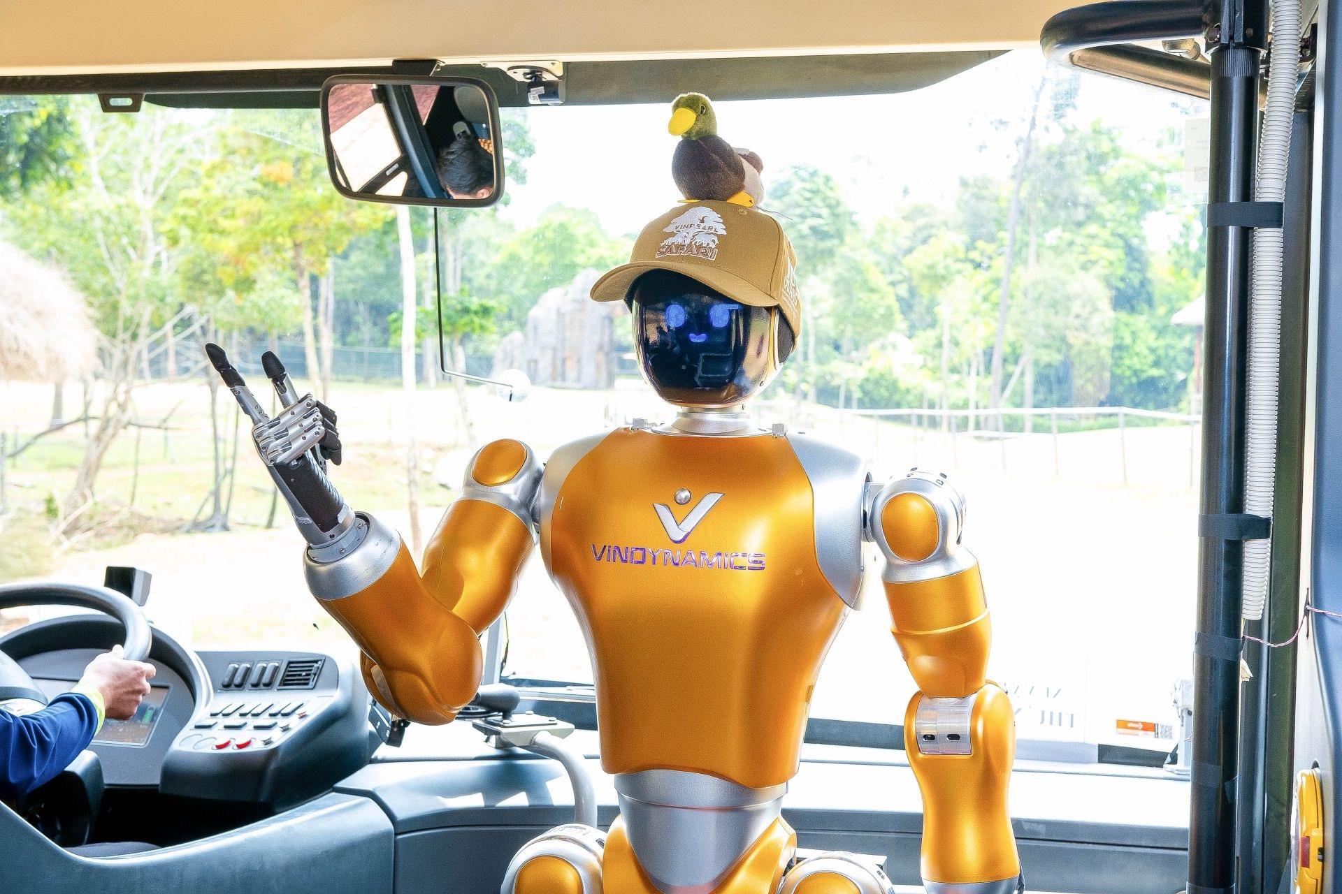 Robot h&igrave;nh người Dyno của VinDynamics đ&aacute;nh dấu bước tiến của AI Việt Nam tại Vinpearl Safari Ph&uacute; Quốc- Ảnh 1.
