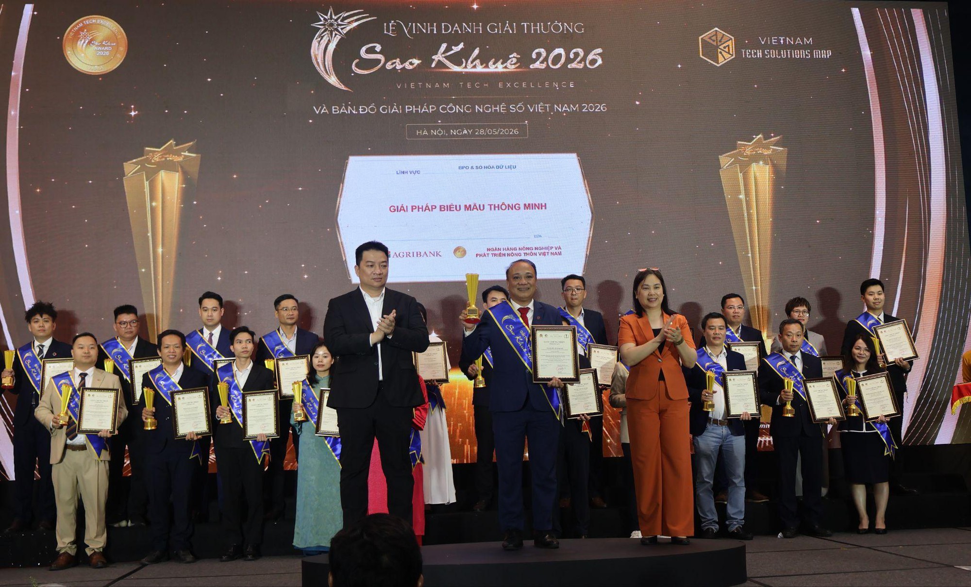 Agribank được vinh danh 2 Giải thưởng Sao Khu&ecirc; 2026 với hai giải ph&aacute;p c&ocirc;ng nghệ số ti&ecirc;u biểu- Ảnh 1.